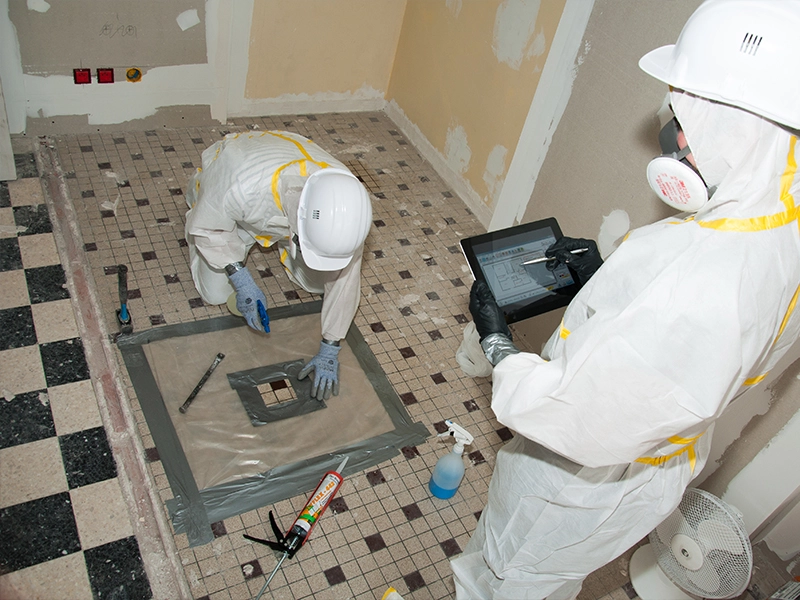 Réalisation d'un prélèvement pour l'établissement d'un rapport amiante avant travaux